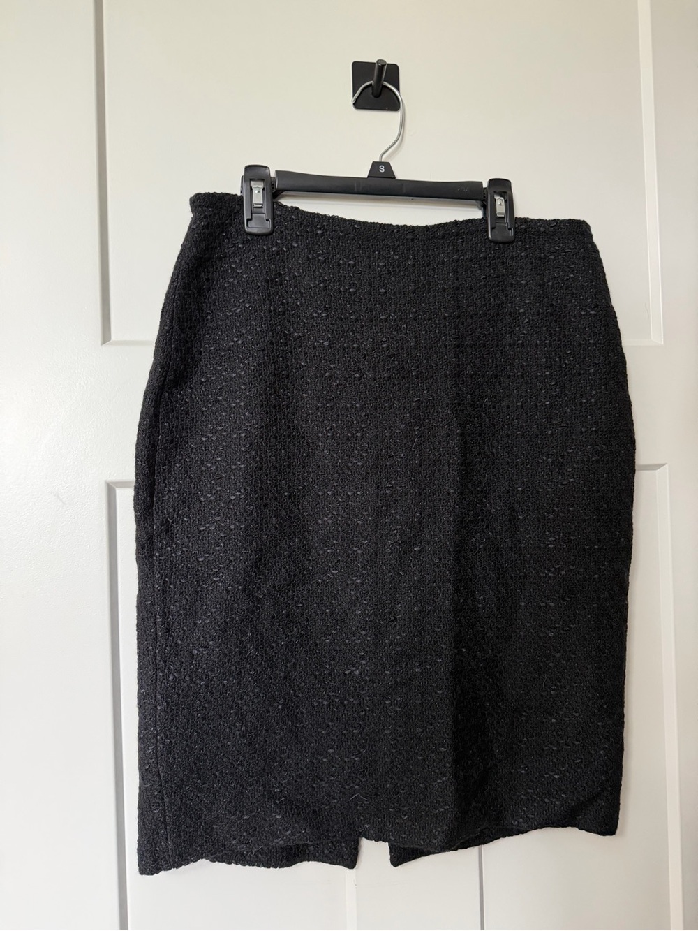 St. John Black Textured Short Sleeve Skirt Suit - Picture 2 of 4